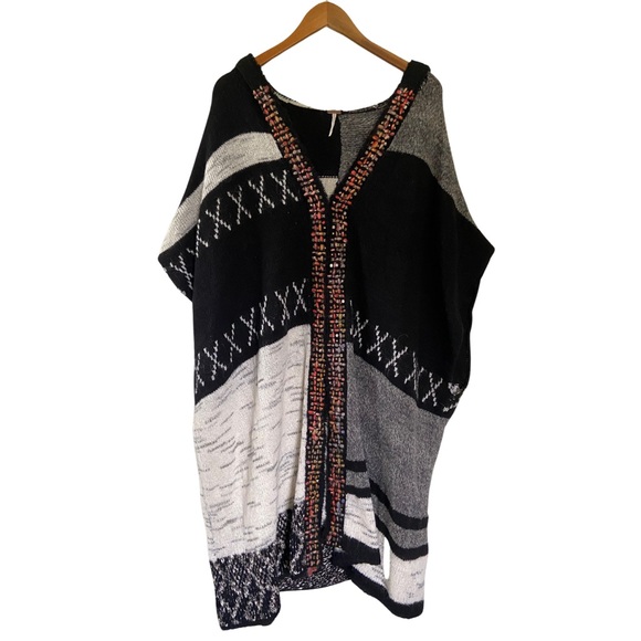 Free People Solstice Spirit Embellished Poncho Knit Alpaca Blend Women’s M/L - Picture 4 of 16